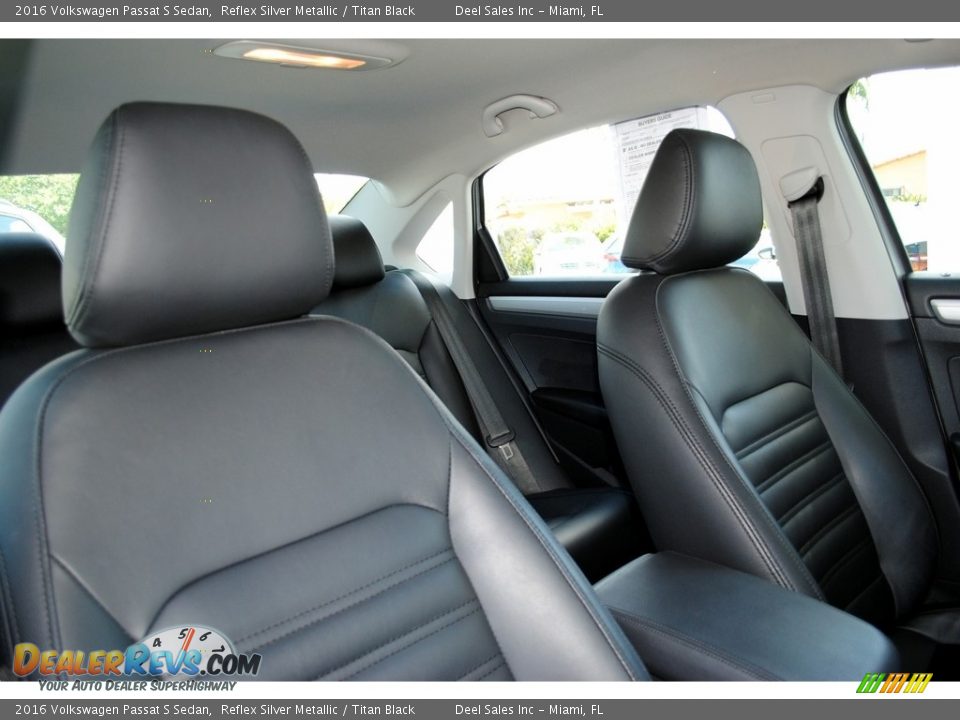 2016 Volkswagen Passat S Sedan Reflex Silver Metallic / Titan Black Photo #18