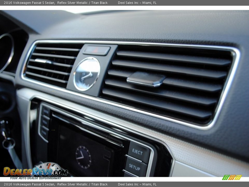 2016 Volkswagen Passat S Sedan Reflex Silver Metallic / Titan Black Photo #19
