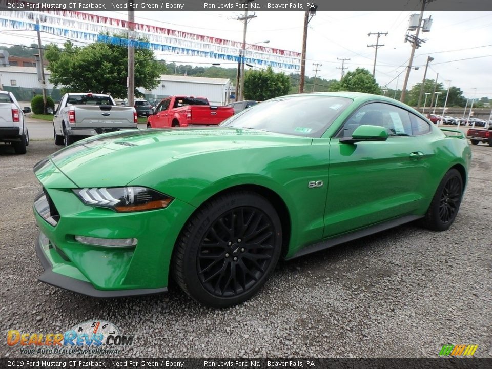 Front 3/4 View of 2019 Ford Mustang GT Fastback Photo #6