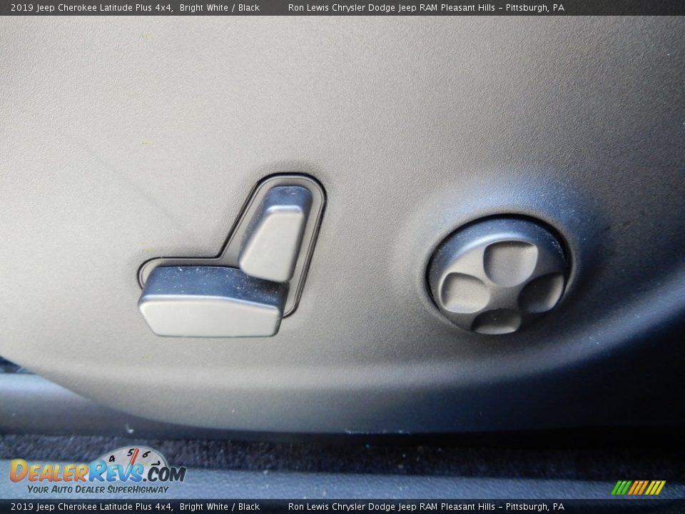 2019 Jeep Cherokee Latitude Plus 4x4 Bright White / Black Photo #16