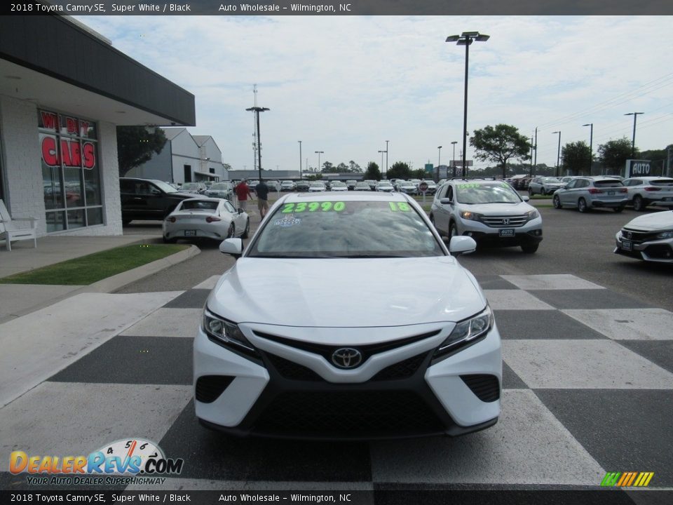 2018 Toyota Camry SE Super White / Black Photo #2