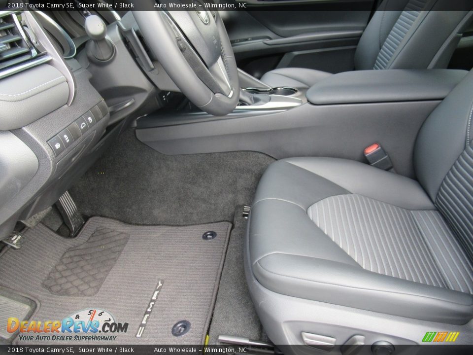 2018 Toyota Camry SE Super White / Black Photo #11