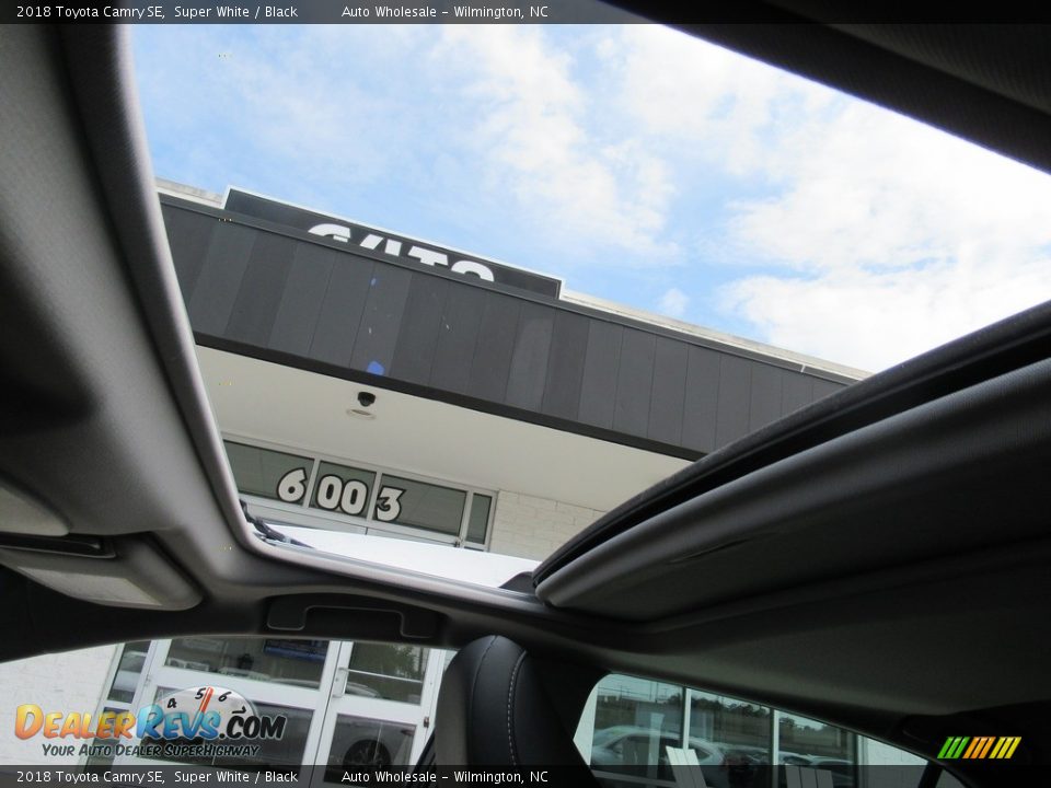 2018 Toyota Camry SE Super White / Black Photo #15