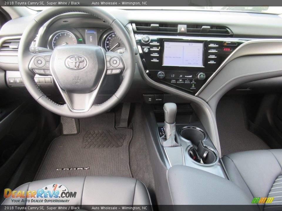 2018 Toyota Camry SE Super White / Black Photo #16