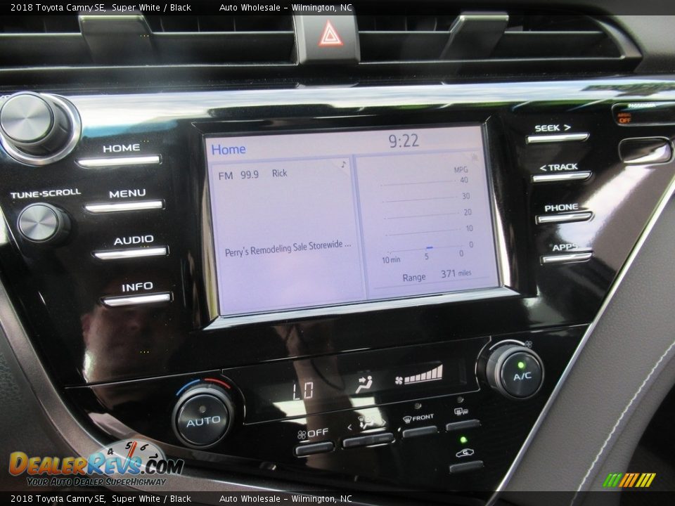 2018 Toyota Camry SE Super White / Black Photo #18