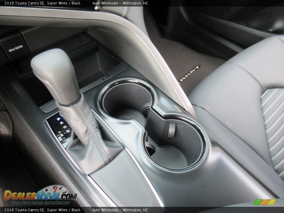 2018 Toyota Camry SE Super White / Black Photo #20