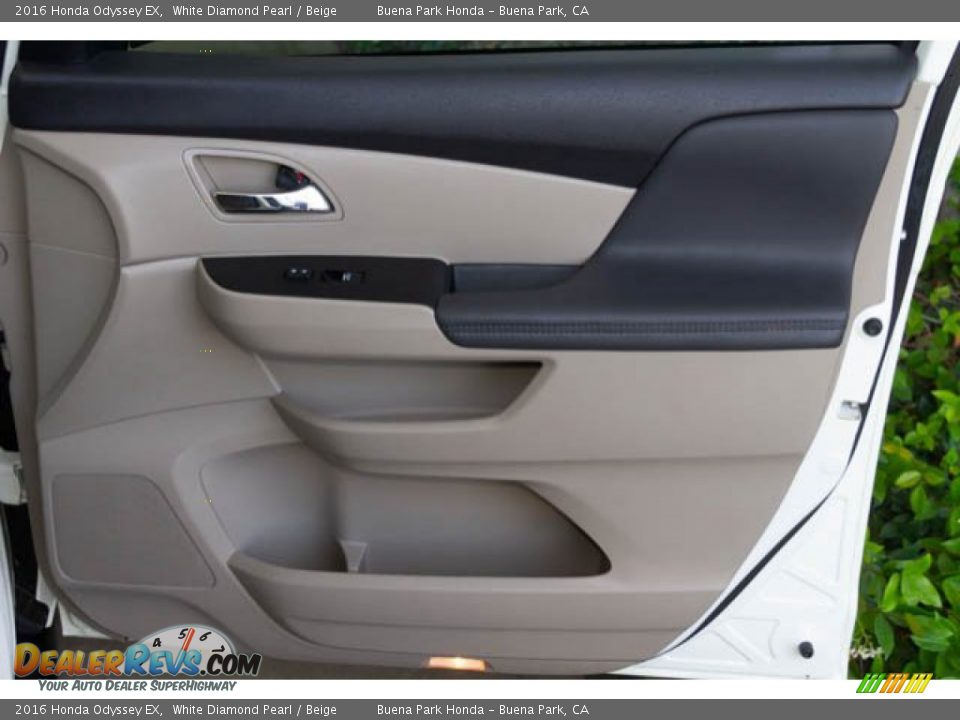 2016 Honda Odyssey EX White Diamond Pearl / Beige Photo #33