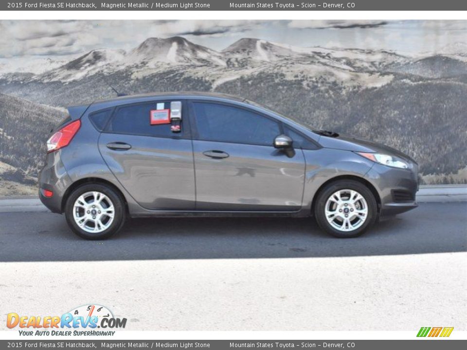 2015 Ford Fiesta SE Hatchback Magnetic Metallic / Medium Light Stone Photo #2