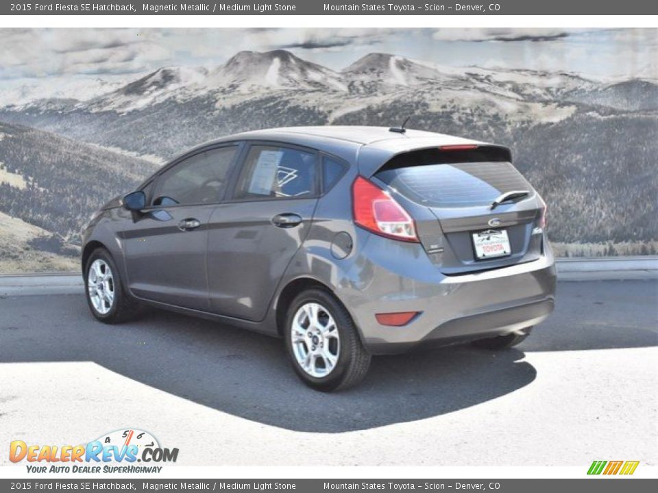 2015 Ford Fiesta SE Hatchback Magnetic Metallic / Medium Light Stone Photo #7
