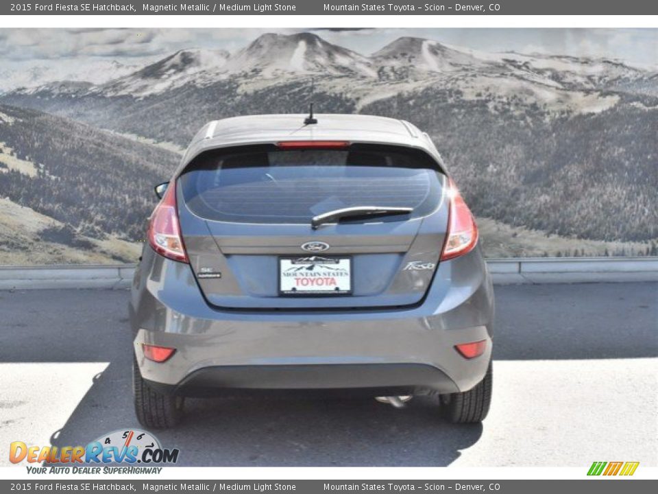 2015 Ford Fiesta SE Hatchback Magnetic Metallic / Medium Light Stone Photo #8