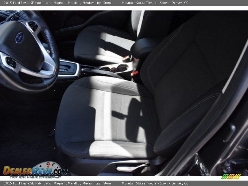 2015 Ford Fiesta SE Hatchback Magnetic Metallic / Medium Light Stone Photo #11