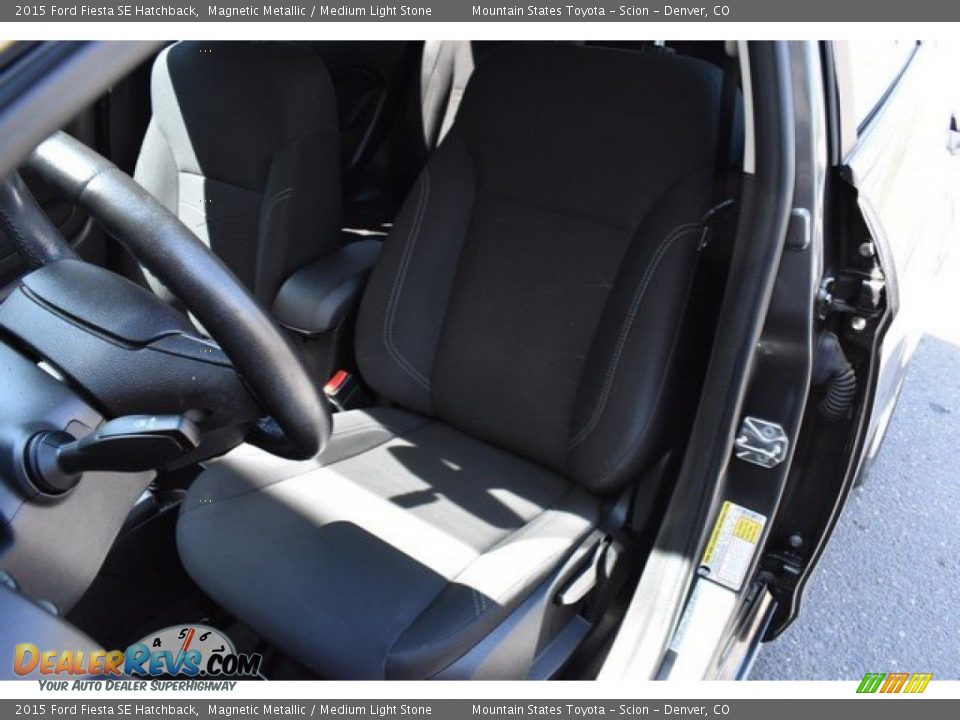 2015 Ford Fiesta SE Hatchback Magnetic Metallic / Medium Light Stone Photo #12