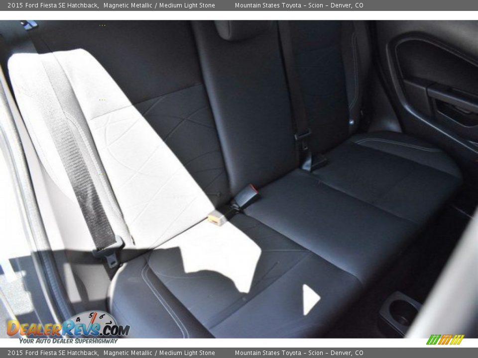 2015 Ford Fiesta SE Hatchback Magnetic Metallic / Medium Light Stone Photo #22