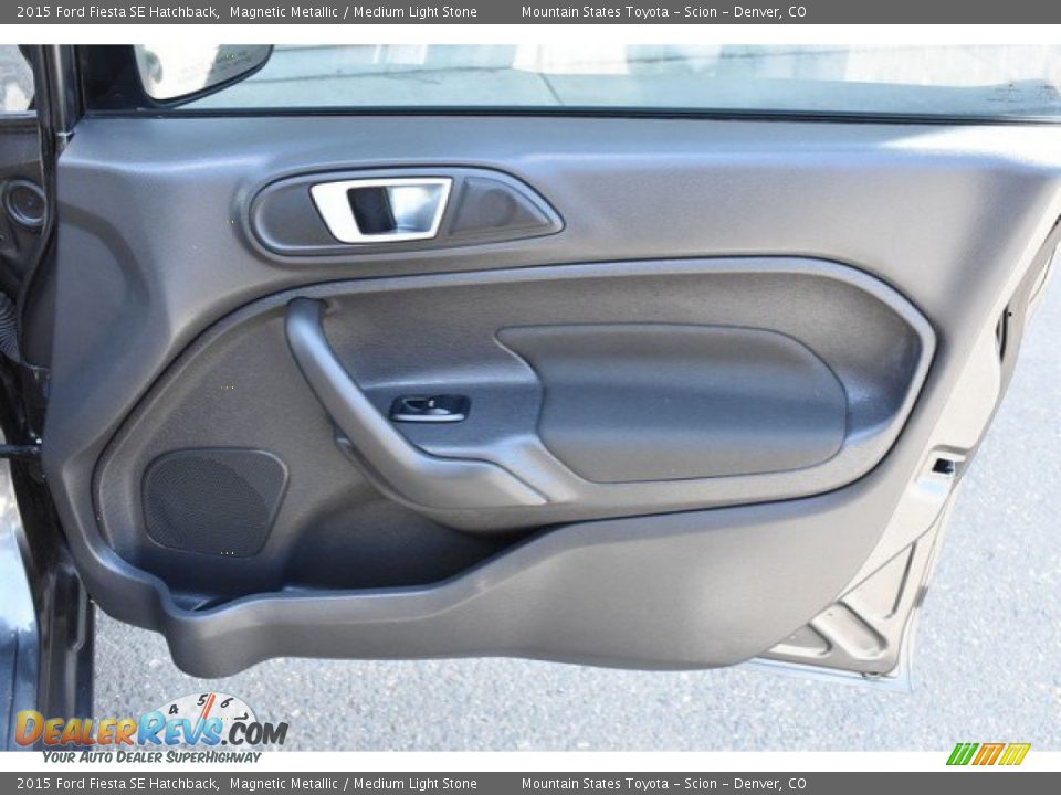 2015 Ford Fiesta SE Hatchback Magnetic Metallic / Medium Light Stone Photo #25