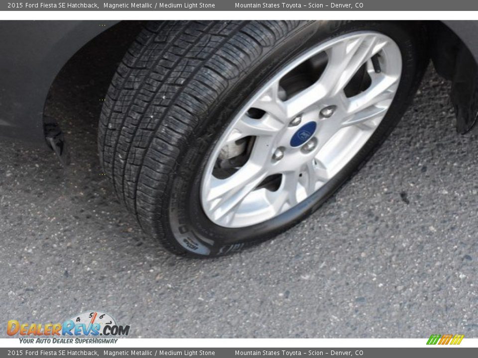 2015 Ford Fiesta SE Hatchback Magnetic Metallic / Medium Light Stone Photo #28