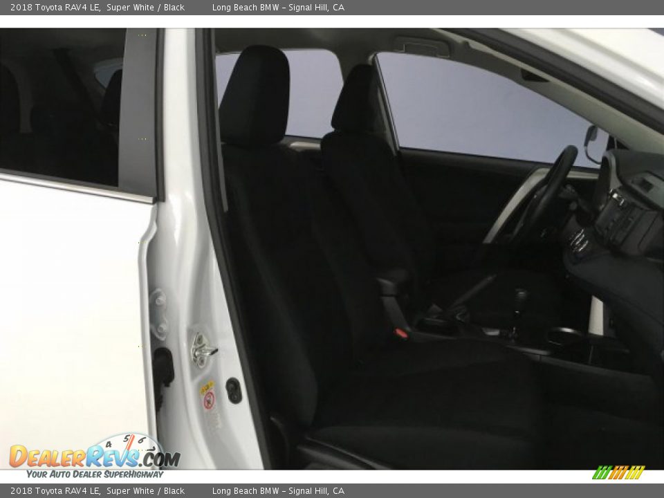 2018 Toyota RAV4 LE Super White / Black Photo #6