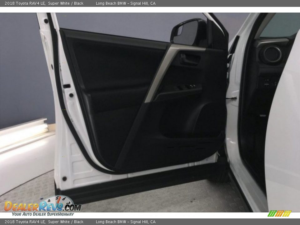 2018 Toyota RAV4 LE Super White / Black Photo #21