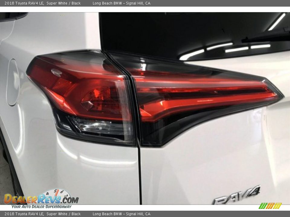 2018 Toyota RAV4 LE Super White / Black Photo #22