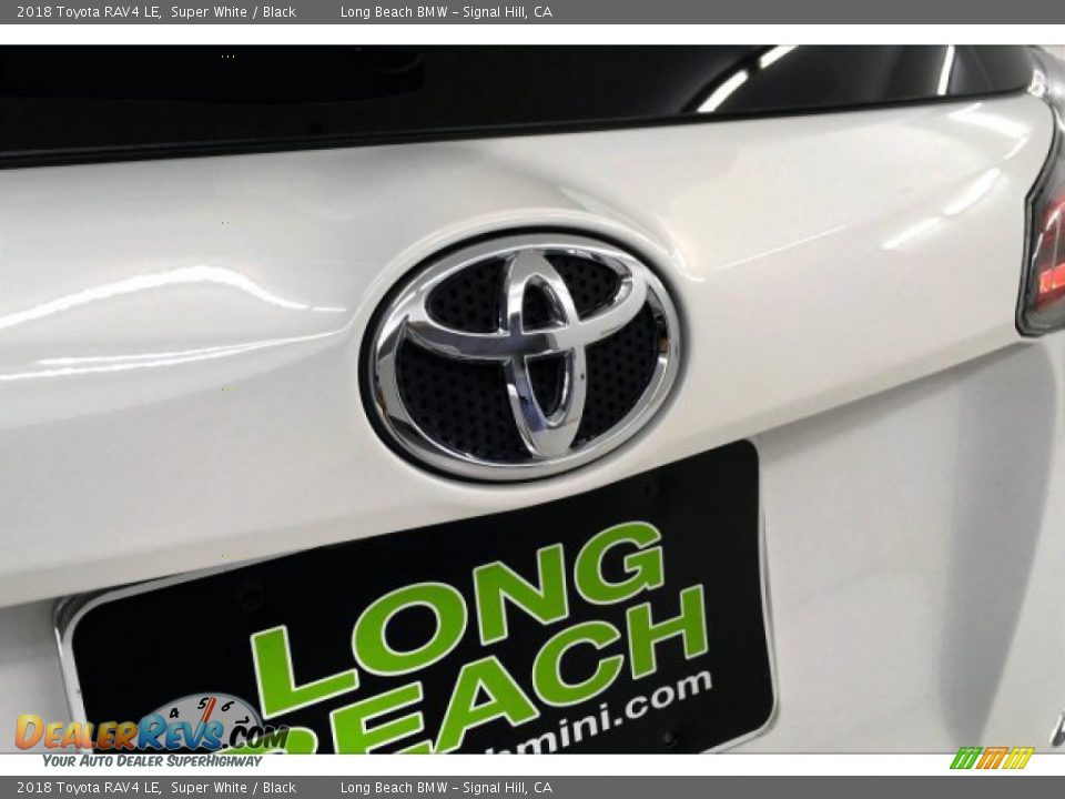 2018 Toyota RAV4 LE Super White / Black Photo #23