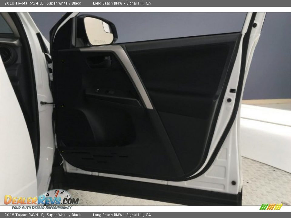 2018 Toyota RAV4 LE Super White / Black Photo #25
