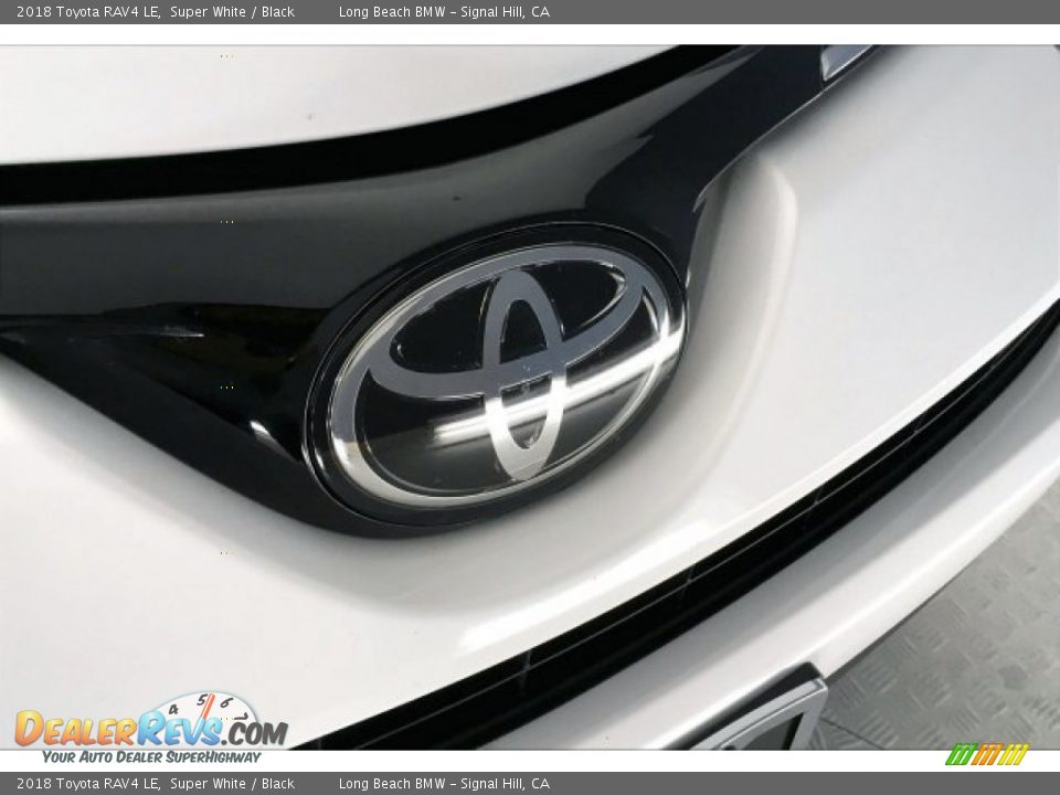 2018 Toyota RAV4 LE Super White / Black Photo #28