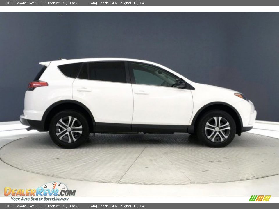 2018 Toyota RAV4 LE Super White / Black Photo #30