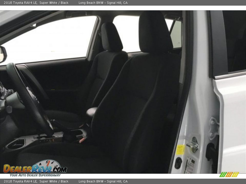 2018 Toyota RAV4 LE Super White / Black Photo #31