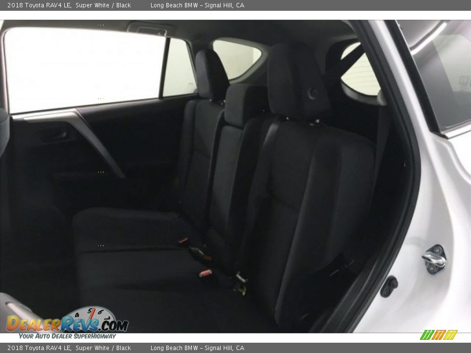 2018 Toyota RAV4 LE Super White / Black Photo #32
