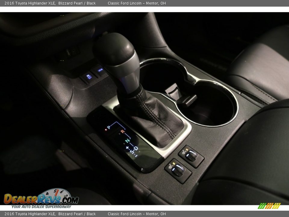 2016 Toyota Highlander XLE Blizzard Pearl / Black Photo #13