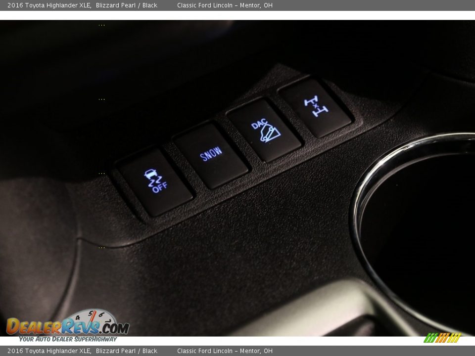 2016 Toyota Highlander XLE Blizzard Pearl / Black Photo #14