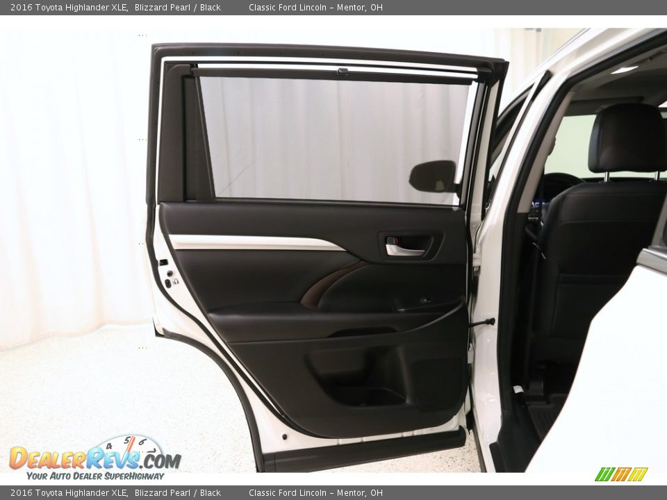 2016 Toyota Highlander XLE Blizzard Pearl / Black Photo #18