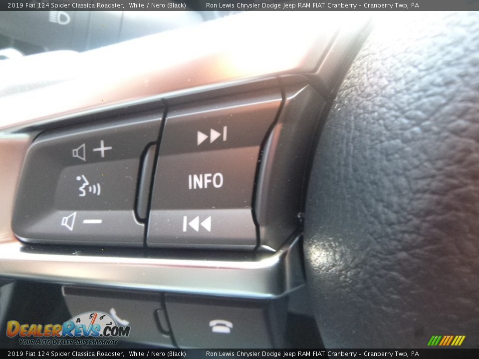 2019 Fiat 124 Spider Classica Roadster White / Nero (Black) Photo #18