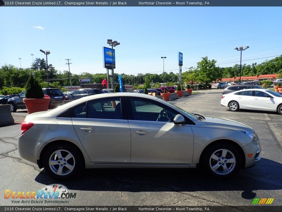 2016 Chevrolet Cruze Limited LT Champagne Silver Metallic / Jet Black Photo #10