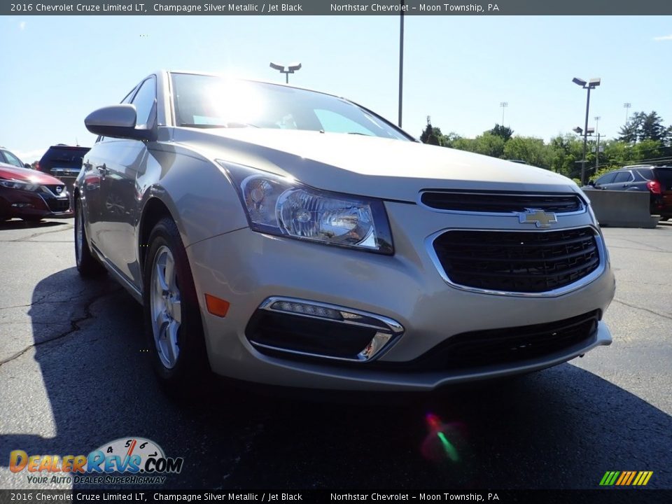 2016 Chevrolet Cruze Limited LT Champagne Silver Metallic / Jet Black Photo #12