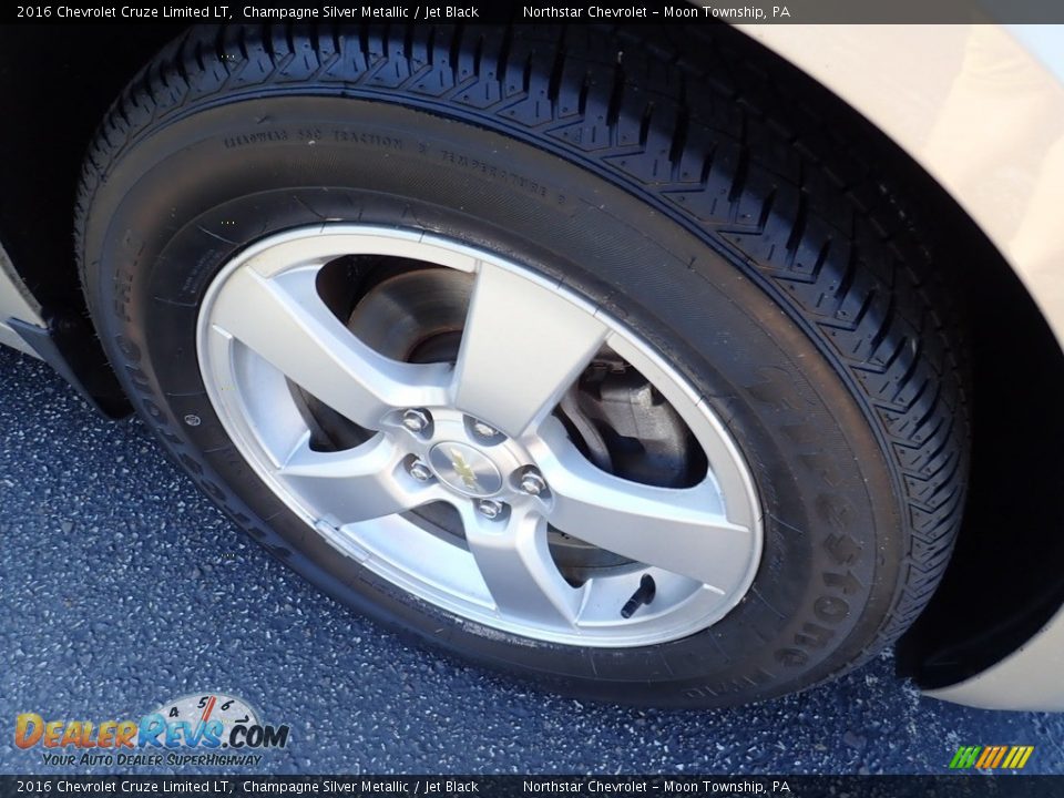 2016 Chevrolet Cruze Limited LT Champagne Silver Metallic / Jet Black Photo #14