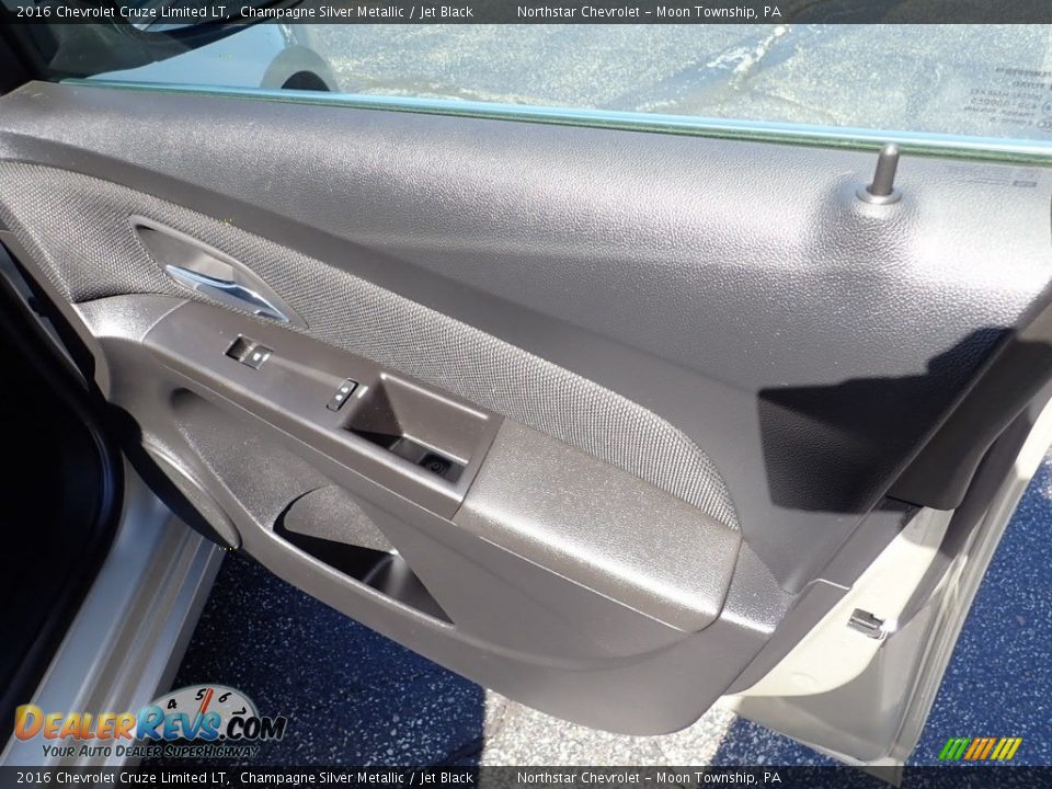 2016 Chevrolet Cruze Limited LT Champagne Silver Metallic / Jet Black Photo #17