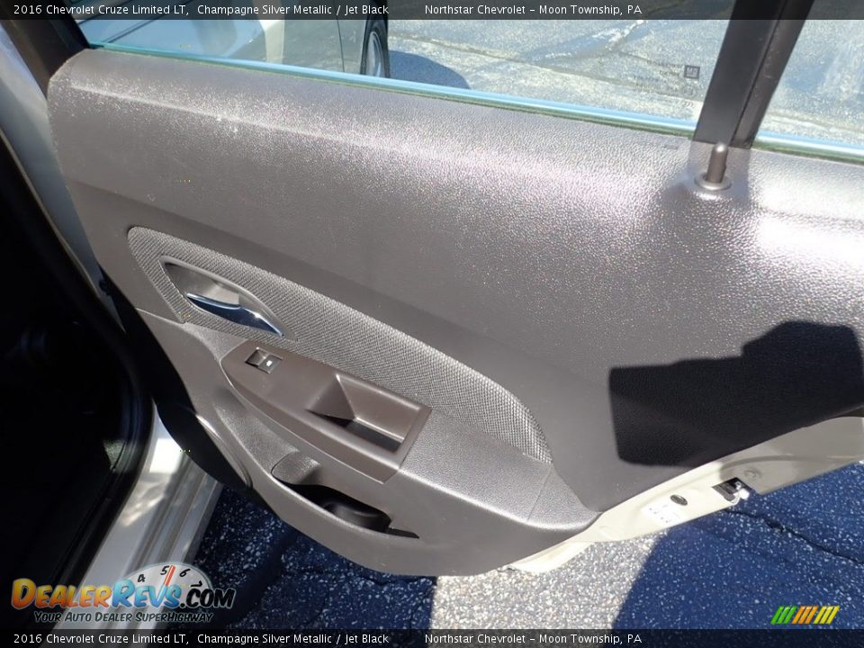 2016 Chevrolet Cruze Limited LT Champagne Silver Metallic / Jet Black Photo #19
