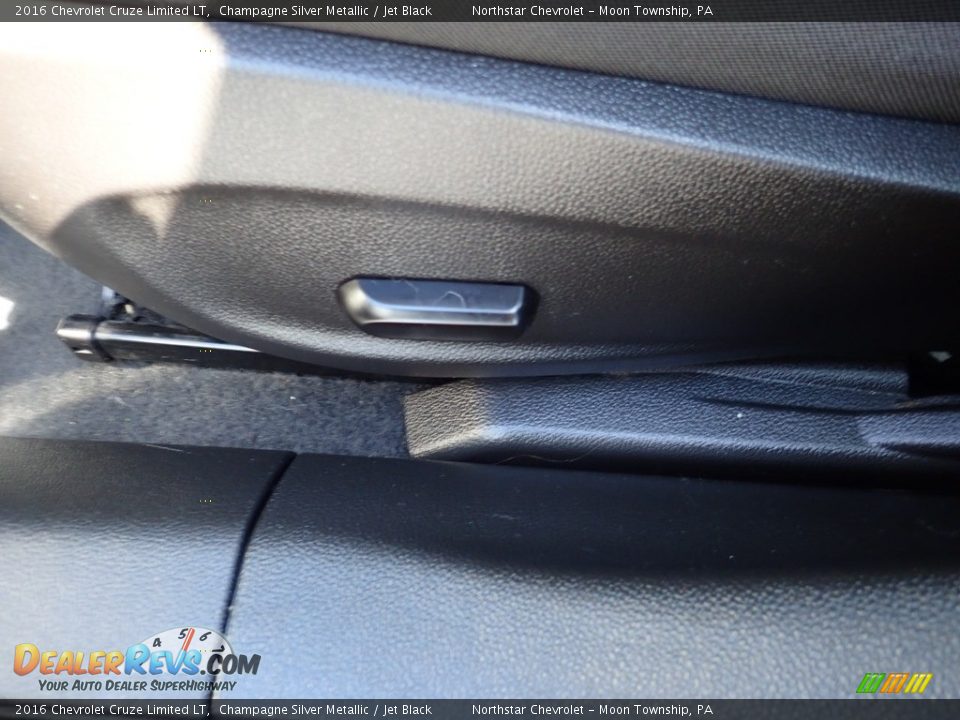 2016 Chevrolet Cruze Limited LT Champagne Silver Metallic / Jet Black Photo #25