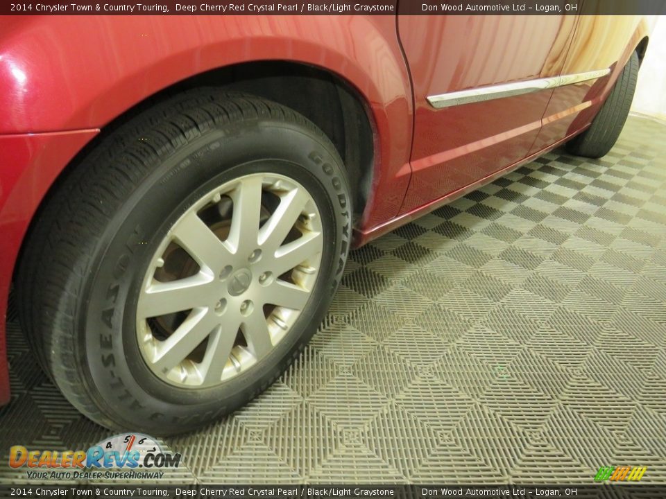 2014 Chrysler Town & Country Touring Deep Cherry Red Crystal Pearl / Black/Light Graystone Photo #19