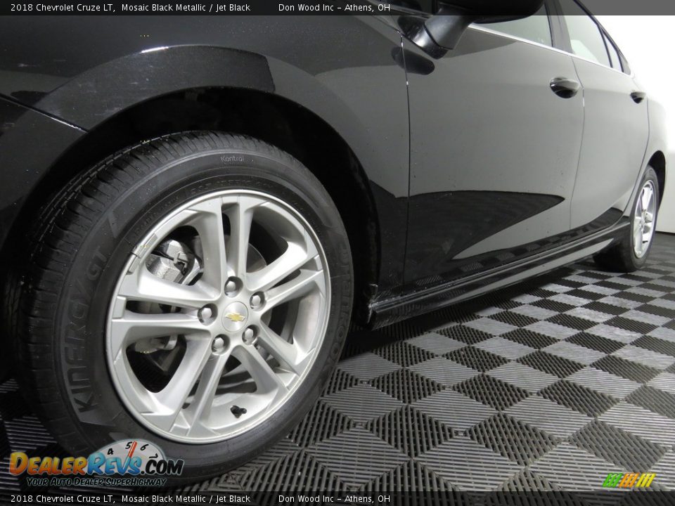 2018 Chevrolet Cruze LT Mosaic Black Metallic / Jet Black Photo #8