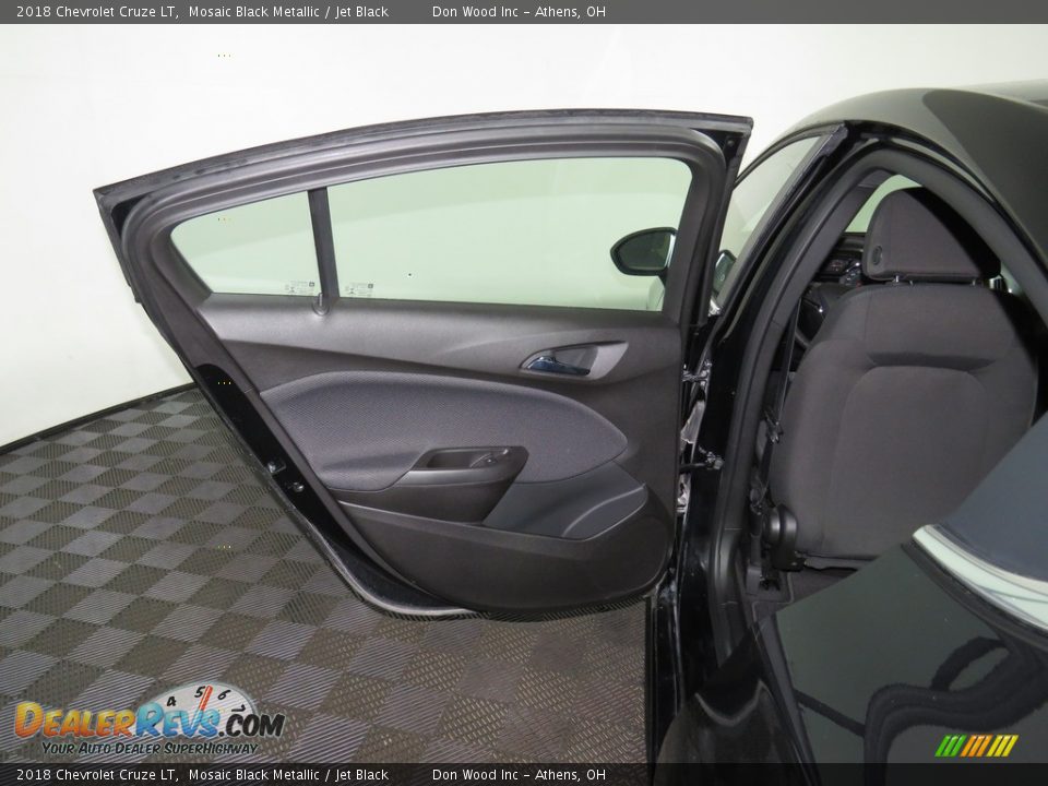 2018 Chevrolet Cruze LT Mosaic Black Metallic / Jet Black Photo #24