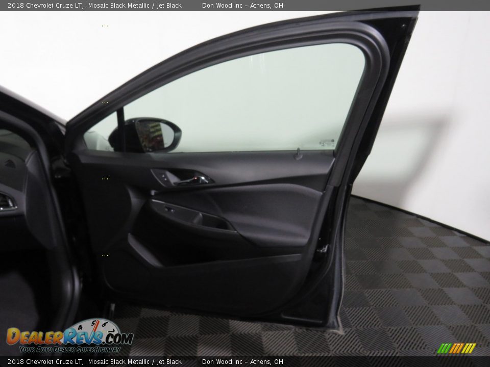 2018 Chevrolet Cruze LT Mosaic Black Metallic / Jet Black Photo #29