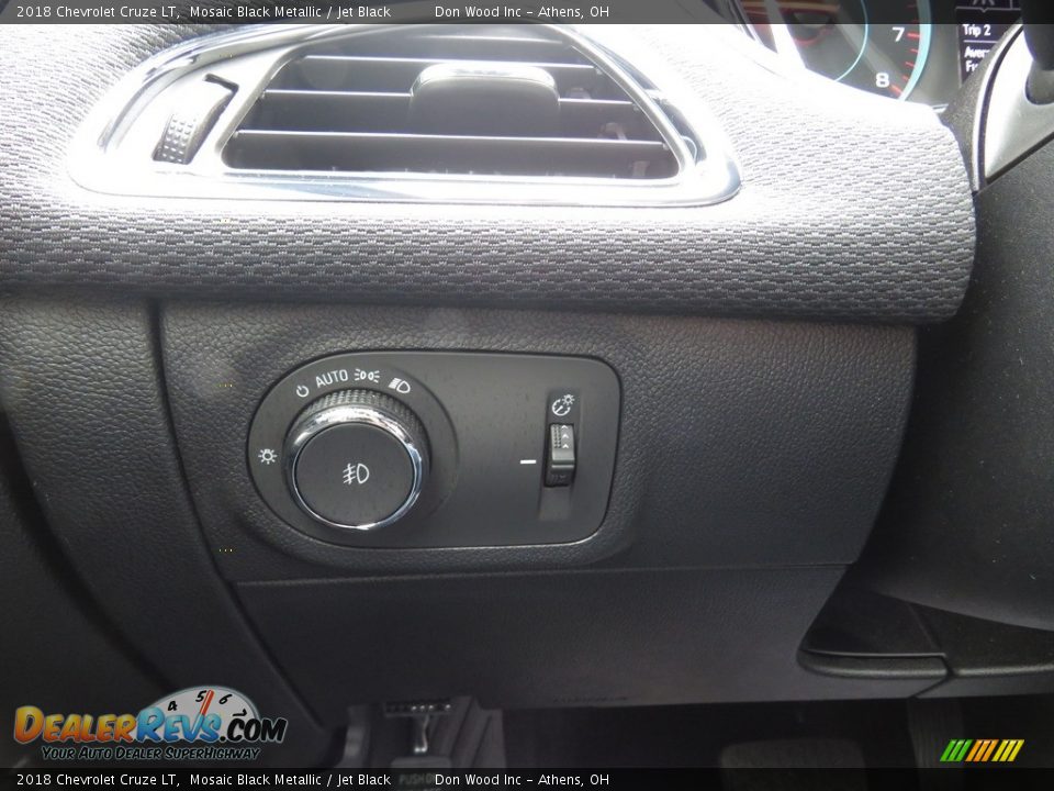 2018 Chevrolet Cruze LT Mosaic Black Metallic / Jet Black Photo #35