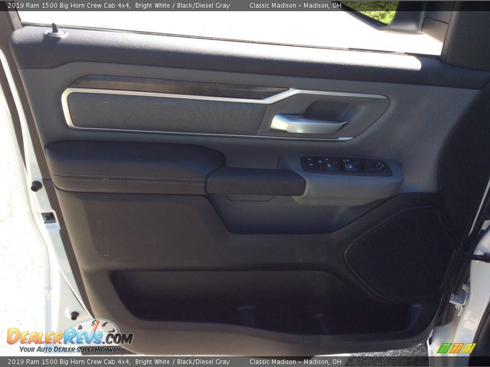 2019 Ram 1500 Big Horn Crew Cab 4x4 Bright White / Black/Diesel Gray Photo #8