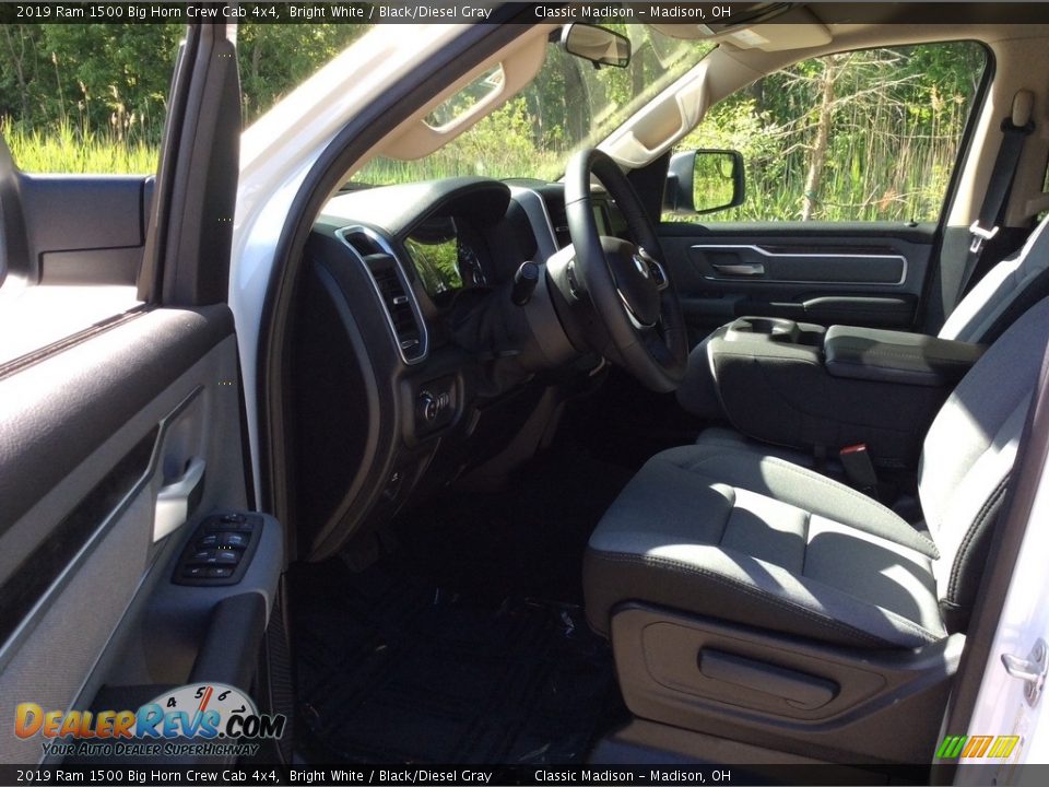 2019 Ram 1500 Big Horn Crew Cab 4x4 Bright White / Black/Diesel Gray Photo #9
