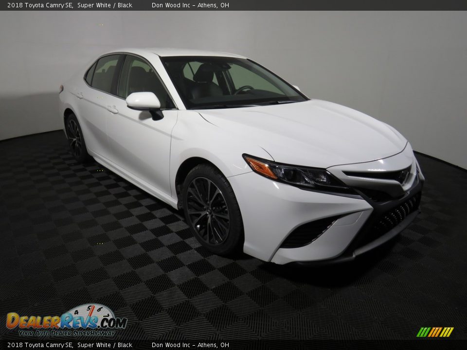 2018 Toyota Camry SE Super White / Black Photo #2
