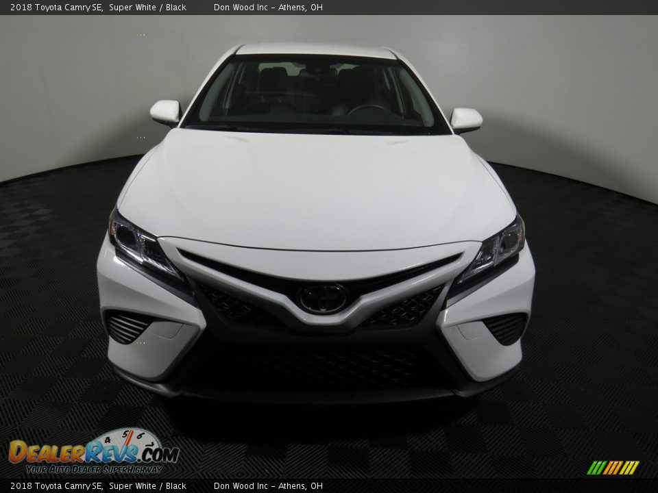 2018 Toyota Camry SE Super White / Black Photo #4