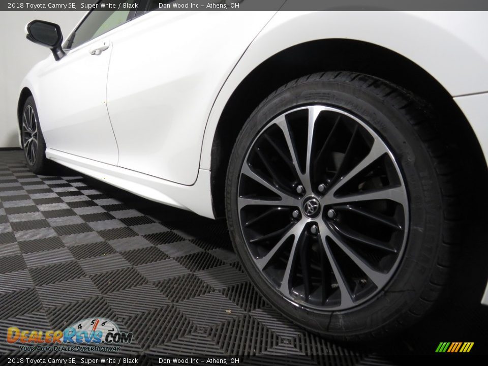 2018 Toyota Camry SE Super White / Black Photo #10