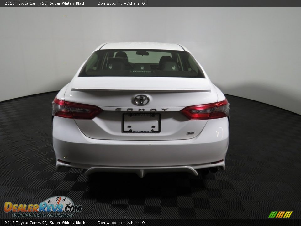 2018 Toyota Camry SE Super White / Black Photo #11