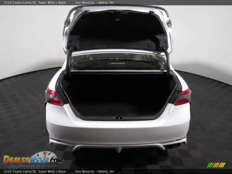 2018 Toyota Camry SE Super White / Black Photo #12